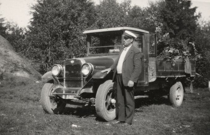 Karl Svensson flyttade till Melsätter 1922 och startade ett åkeri som han drev i 20 år. Foto från Yvonne Dahlbergs arkiv.